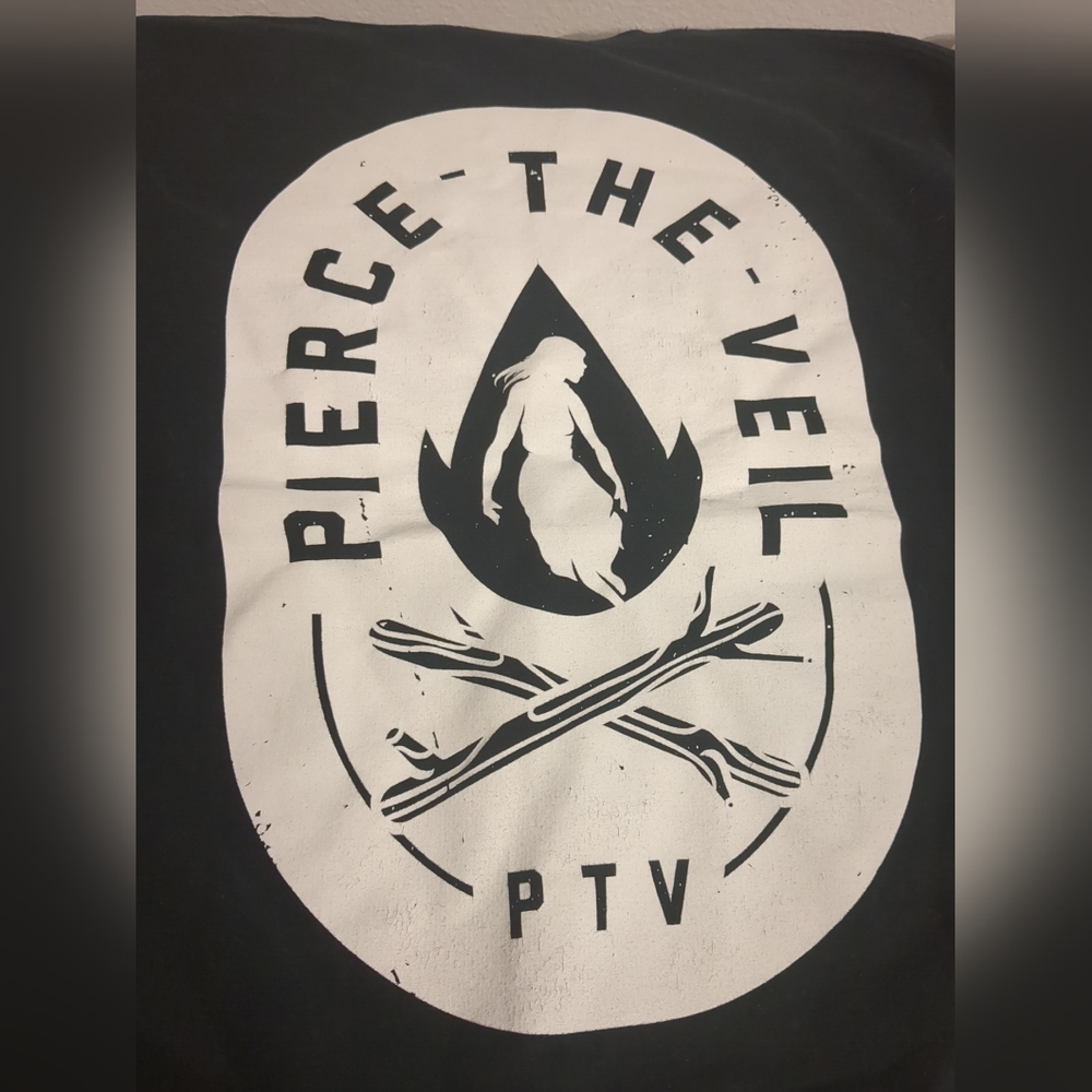 PIERCE THE VEIL UNISEX SWEATER SIZE LARGE (READ) PTV